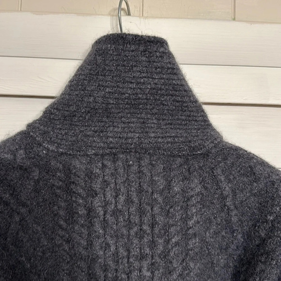 Carraig Donn Made in Ireland 100% Merino Wool Gray Small Sweater Size Large - Picture 11 of 11